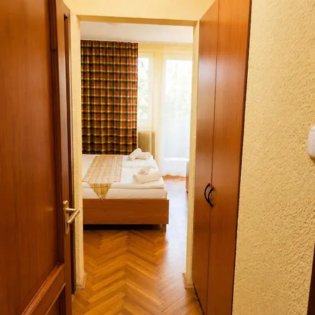 Ezuestfenyo *