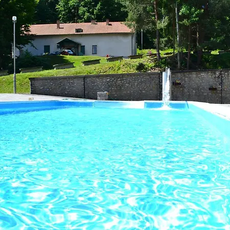 Ezuestfenyo