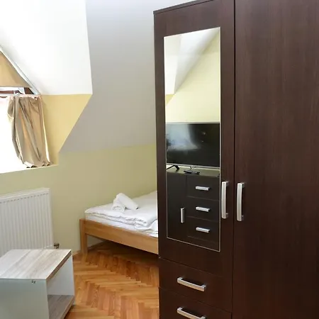 Hotel Ezuestfenyo *