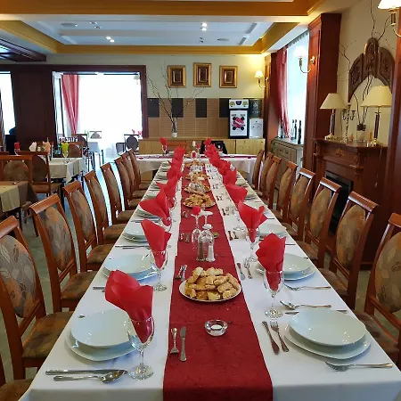 Ezuestfenyo Hotel